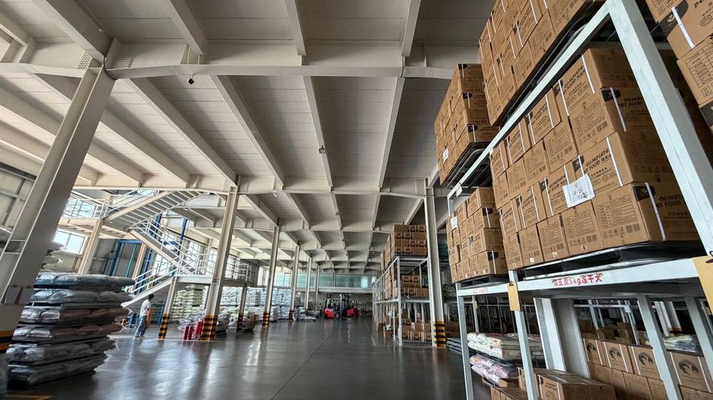 LiangChong pet food warehouse and export logistics center - China OEM manufacturer